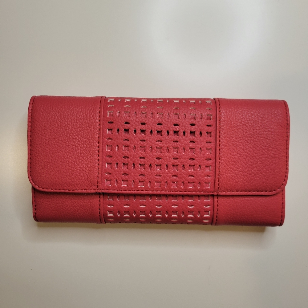 Coral Pink Clarks Leather Wallet with Beautiful Lattice Pattern NWOT